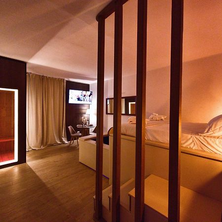 Alma Suites - Il Nido D'Amore Ливорно Экстерьер фото