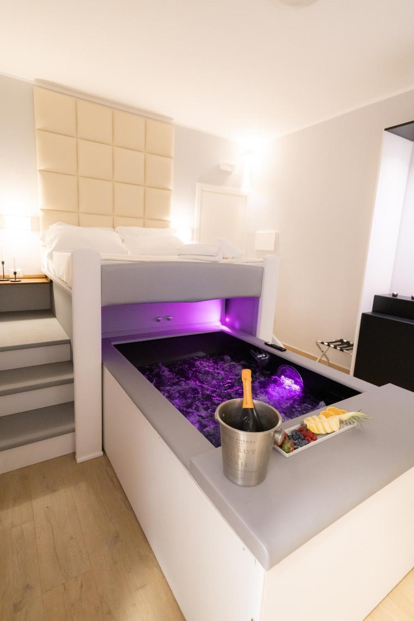 Alma Suites - Il Nido D'Amore Ливорно Экстерьер фото