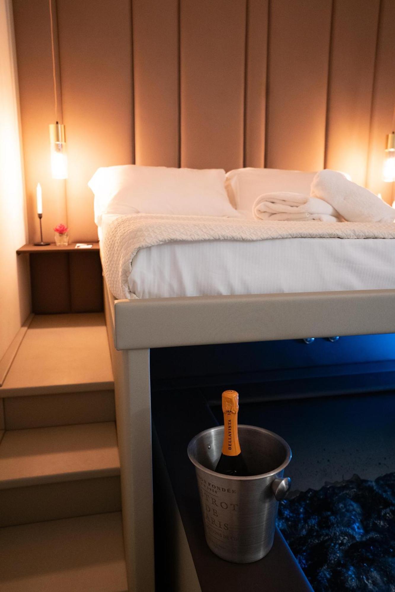 Alma Suites - Il Nido D'Amore Ливорно Экстерьер фото
