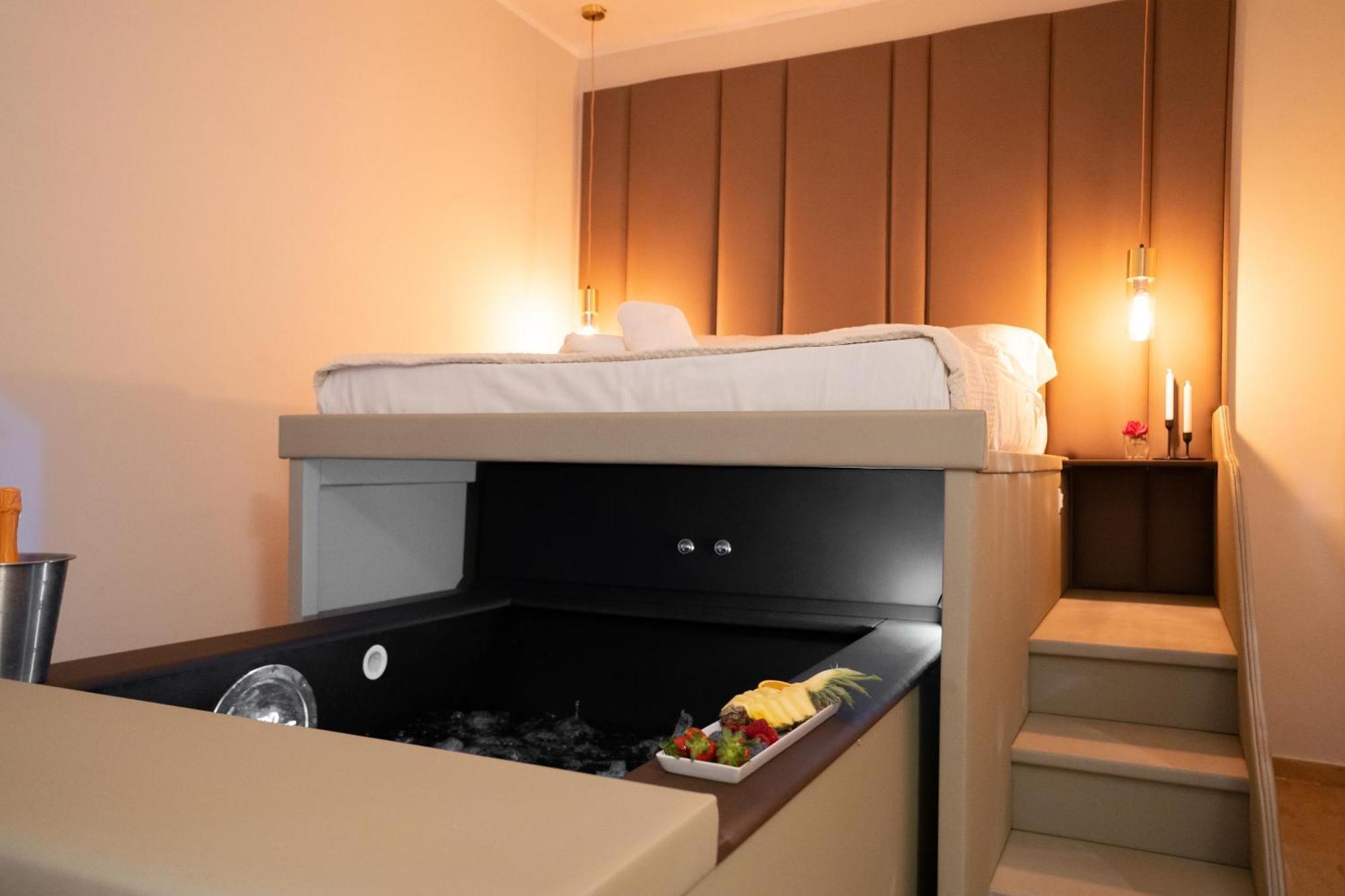 Alma Suites - Il Nido D'Amore Ливорно Экстерьер фото