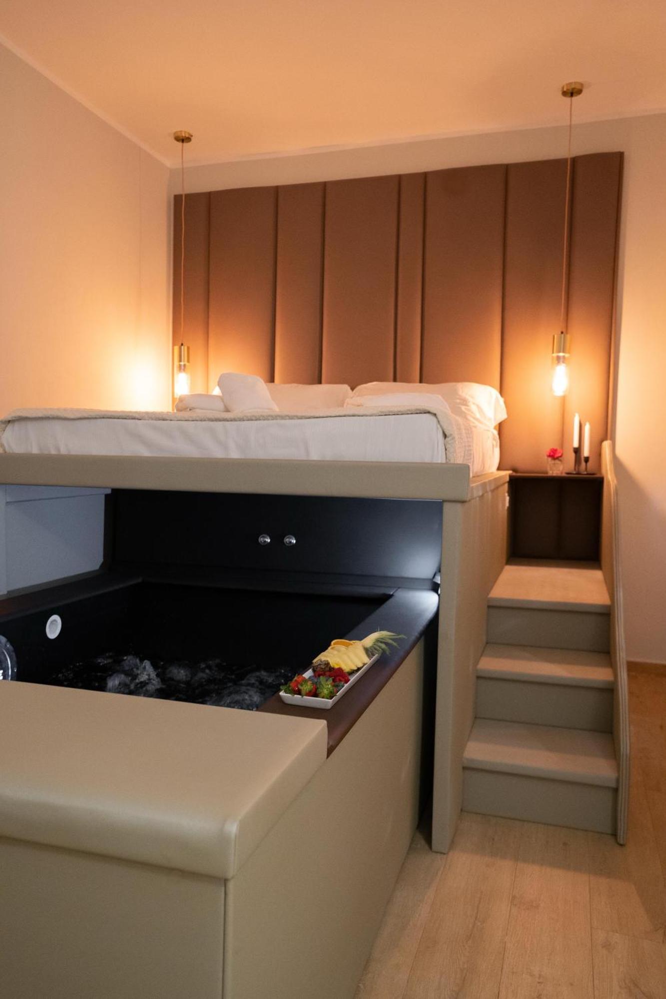Alma Suites - Il Nido D'Amore Ливорно Экстерьер фото