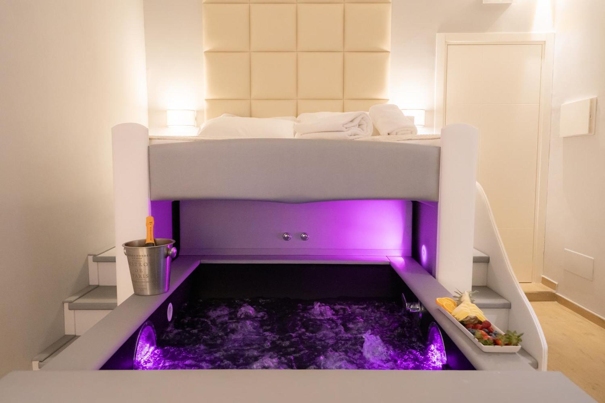 Alma Suites - Il Nido D'Amore Ливорно Экстерьер фото