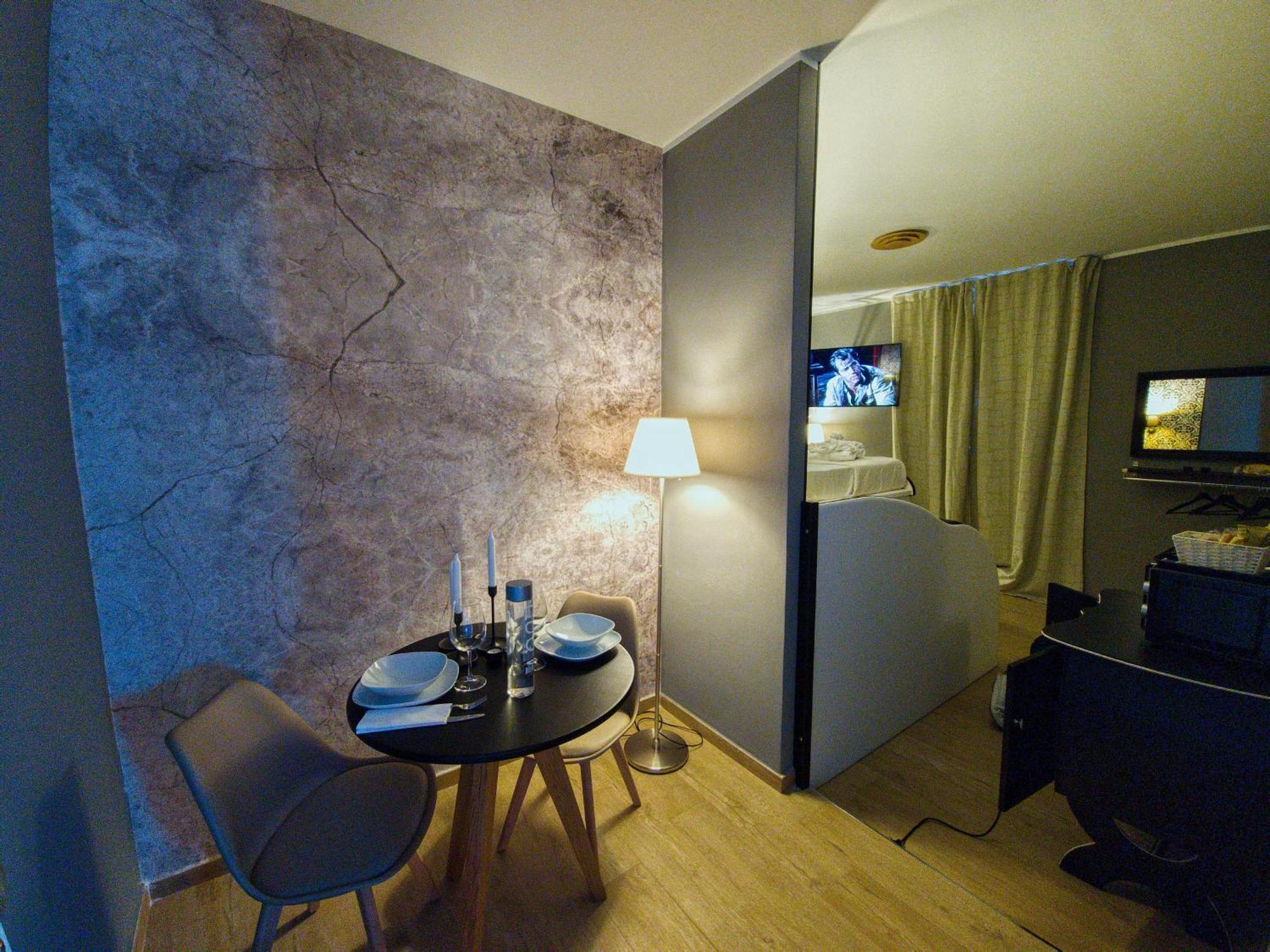 Alma Suites - Il Nido D'Amore Ливорно Экстерьер фото