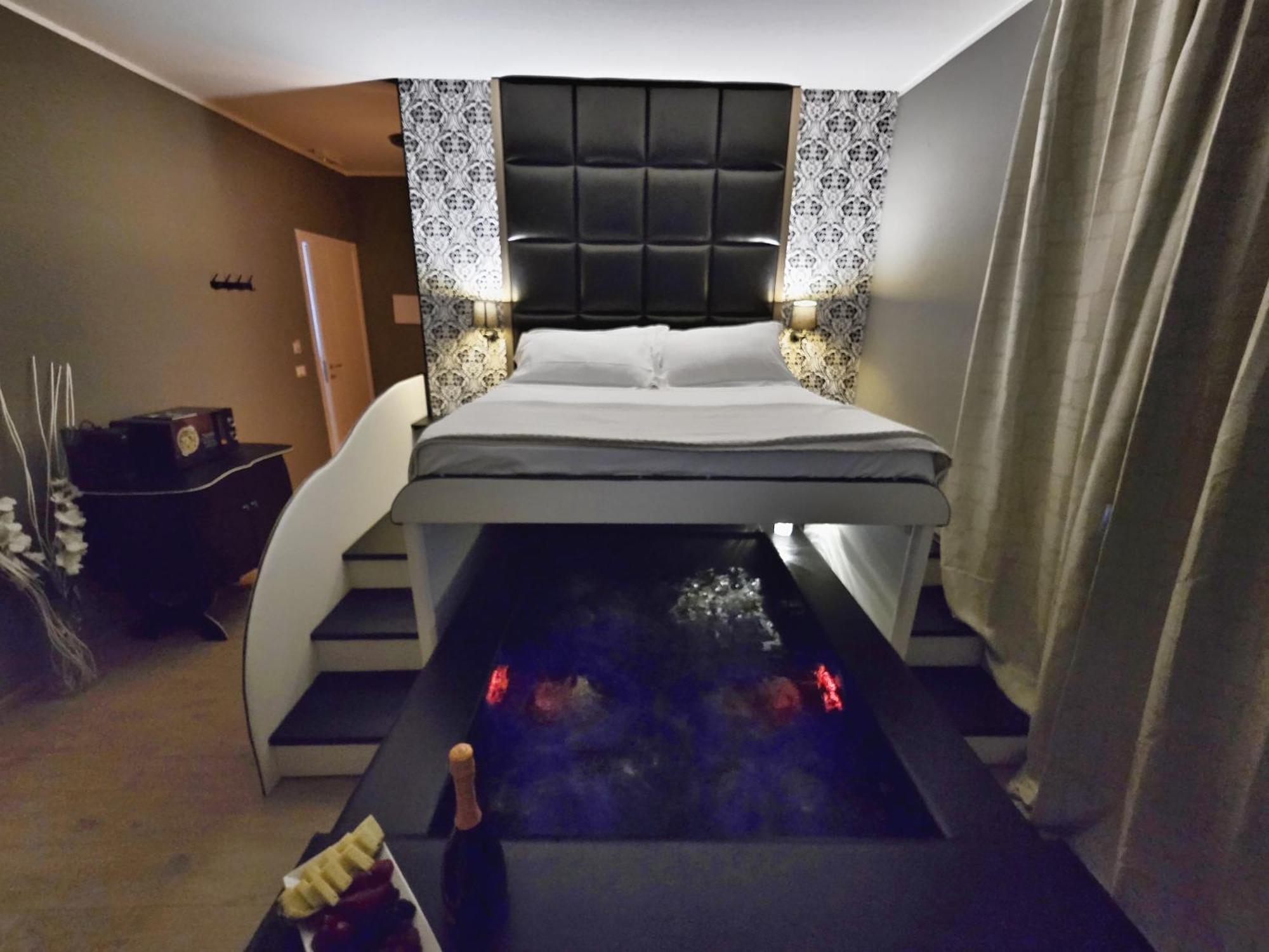 Alma Suites - Il Nido D'Amore Ливорно Экстерьер фото